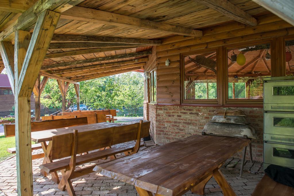 Отель Farkasverem Vendeghaz Nyirtura Экстерьер фото